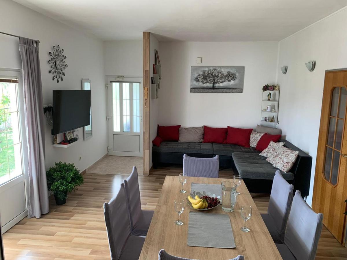 Apartmani Bilic Dugi Rat Buitenkant foto