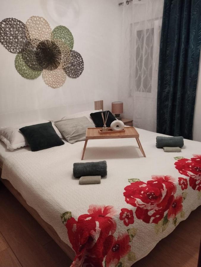 Apartmani Bilic Dugi Rat Buitenkant foto