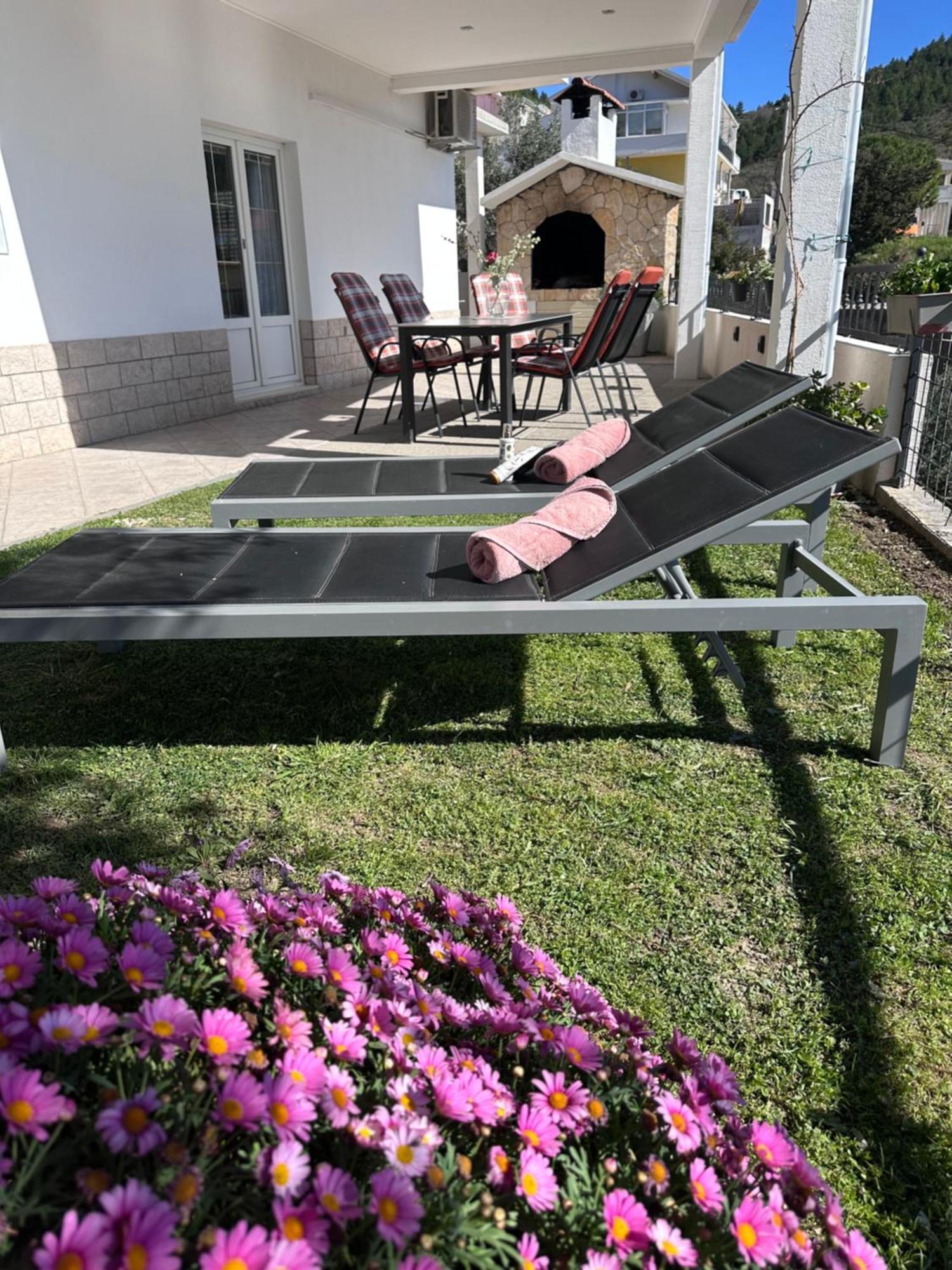 Apartmani Bilic Dugi Rat Buitenkant foto