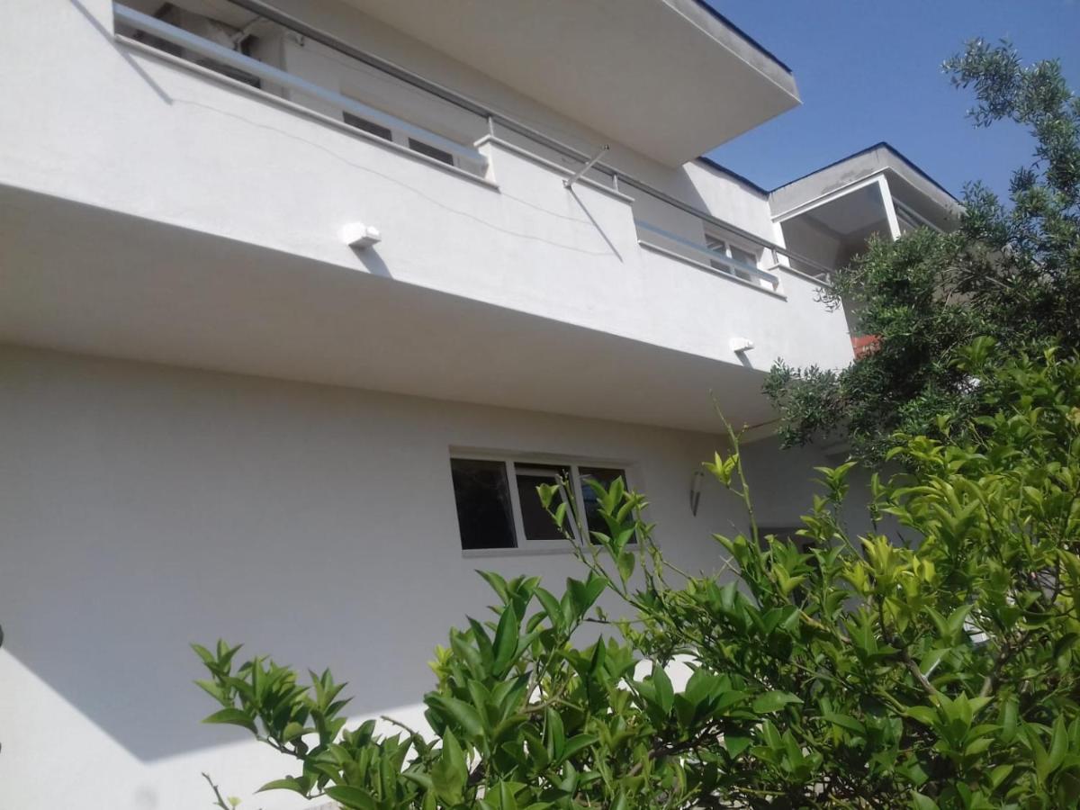 Apartmani Bilic Dugi Rat Buitenkant foto